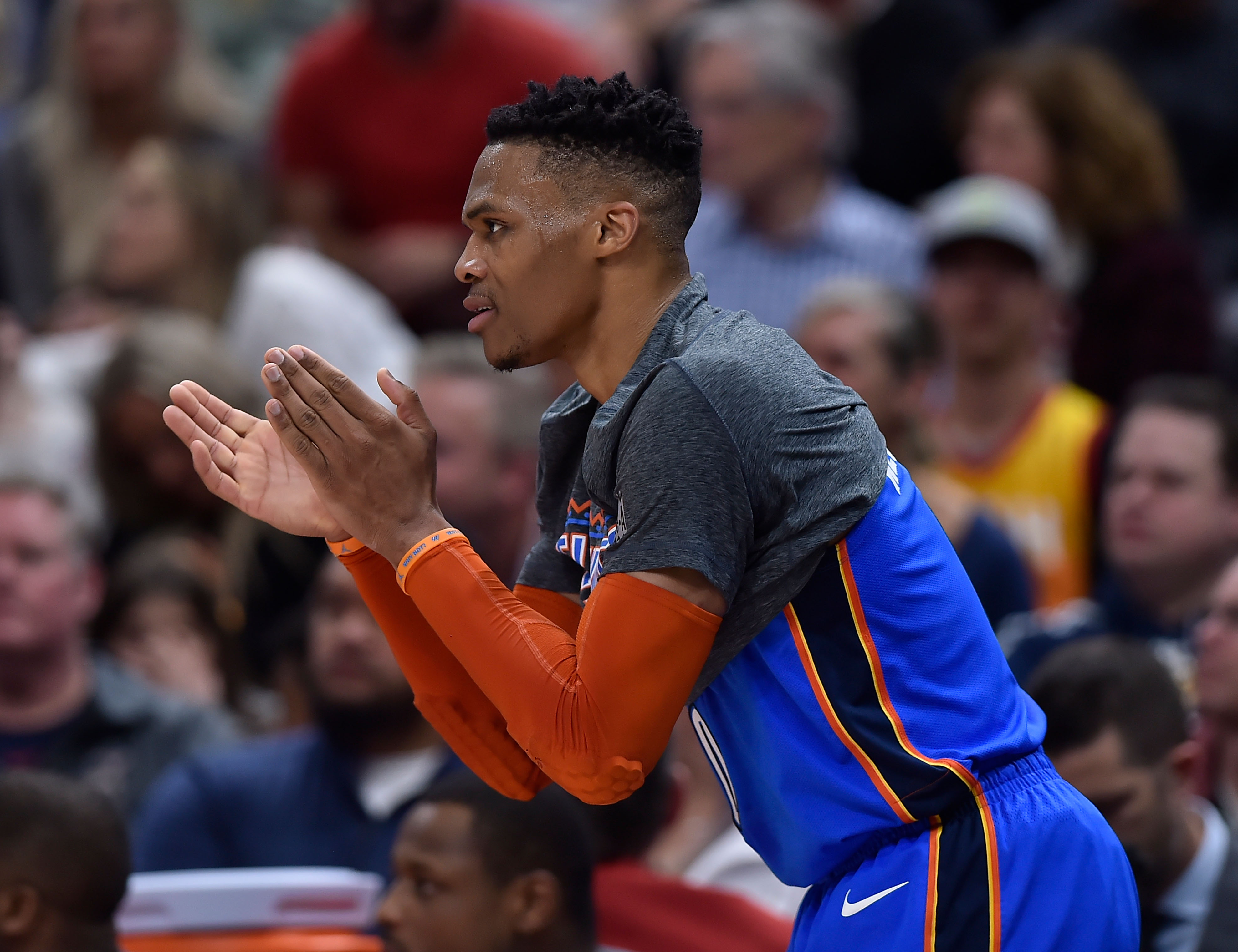 孤掌难鸣的 孤掌难鸣的