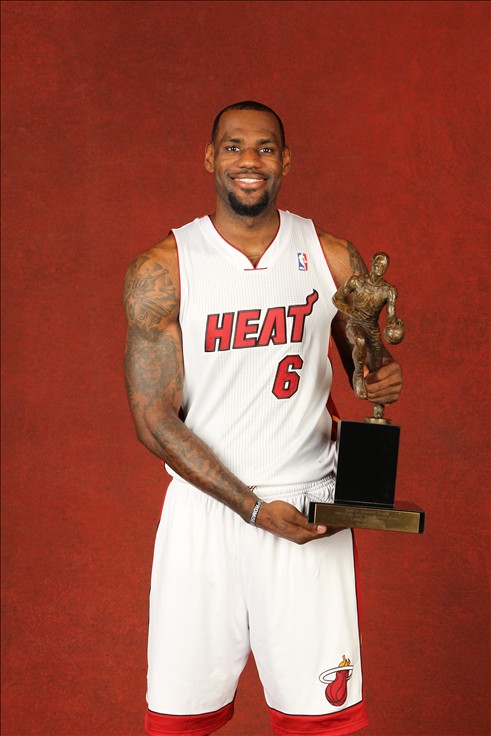 LPL携手全国13城影院举办观赛活动，8月30日16：00不见不散